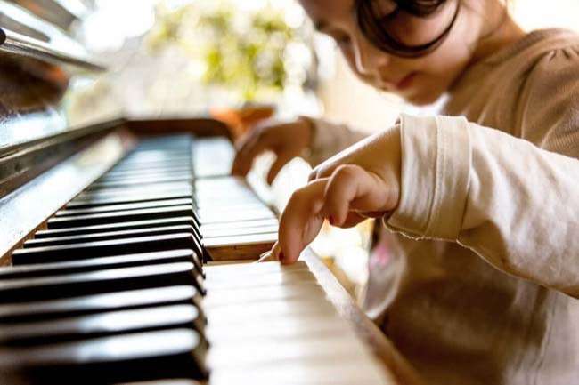 Trị liệu âm nhạc cho trẻ tự kỷ